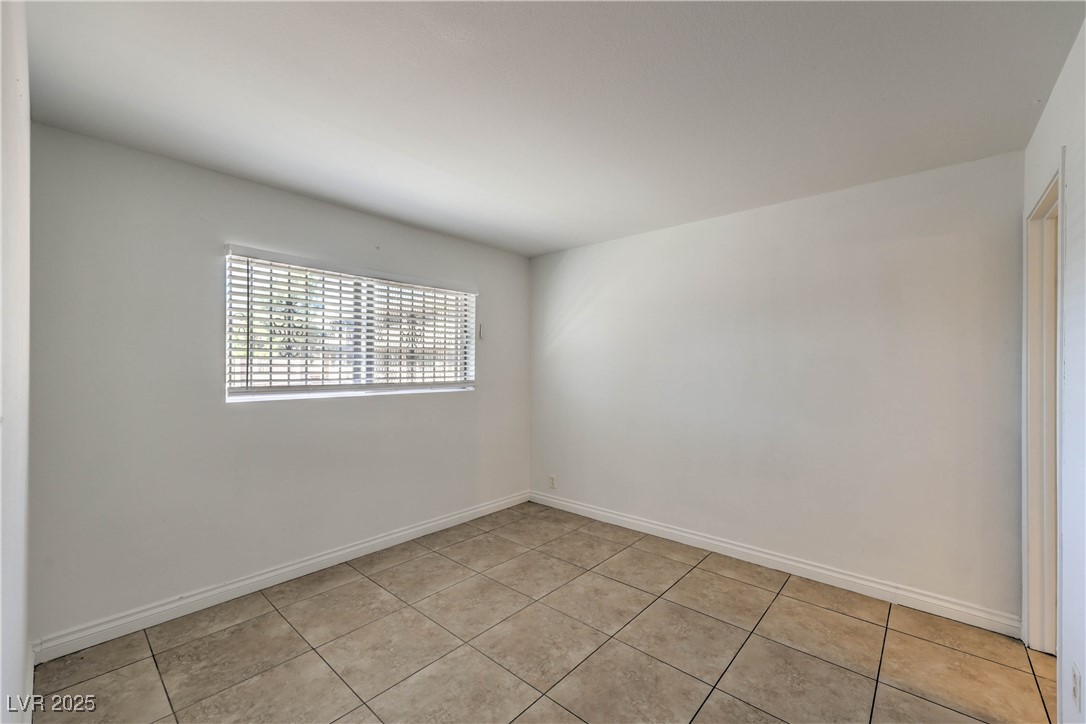 Photo 17 of 34, 3720 Royal Crest Street #4 & 5