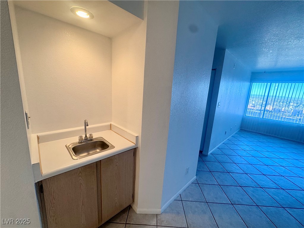 Photo 4 of 2064 Mesquite Lane #102