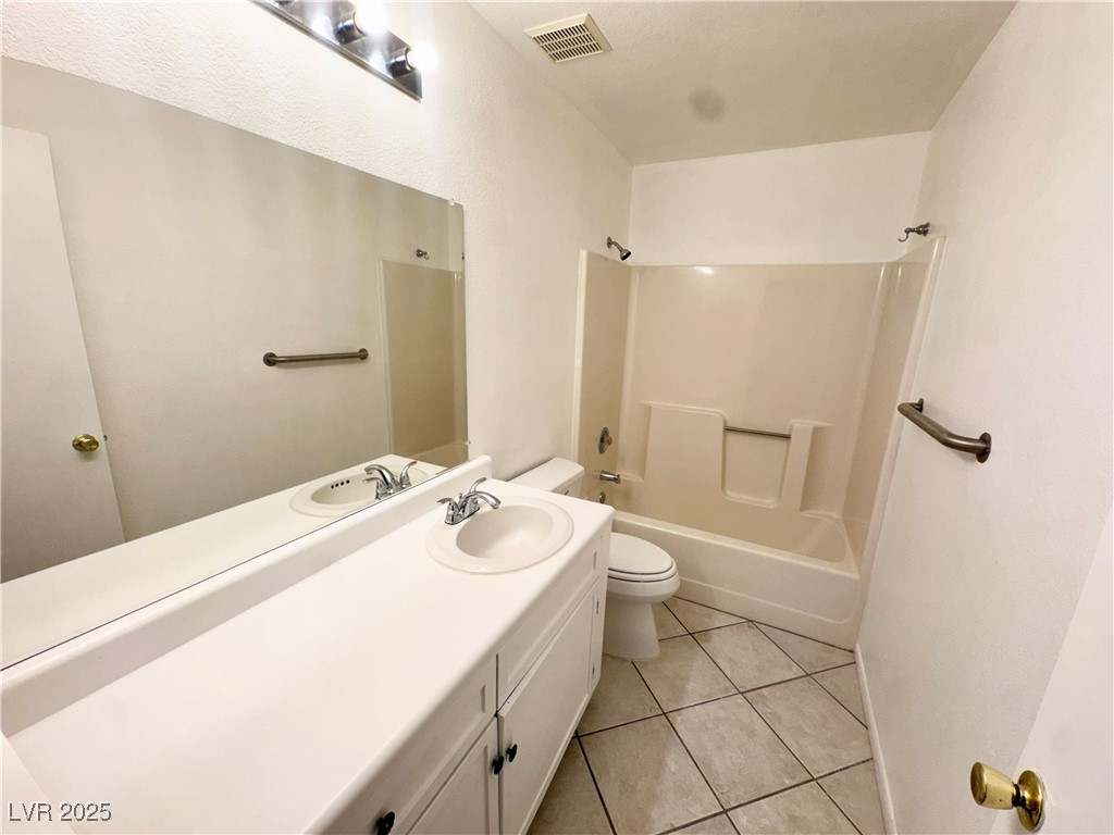 Photo 11 of 22, 2064 Mesquite Lane #102