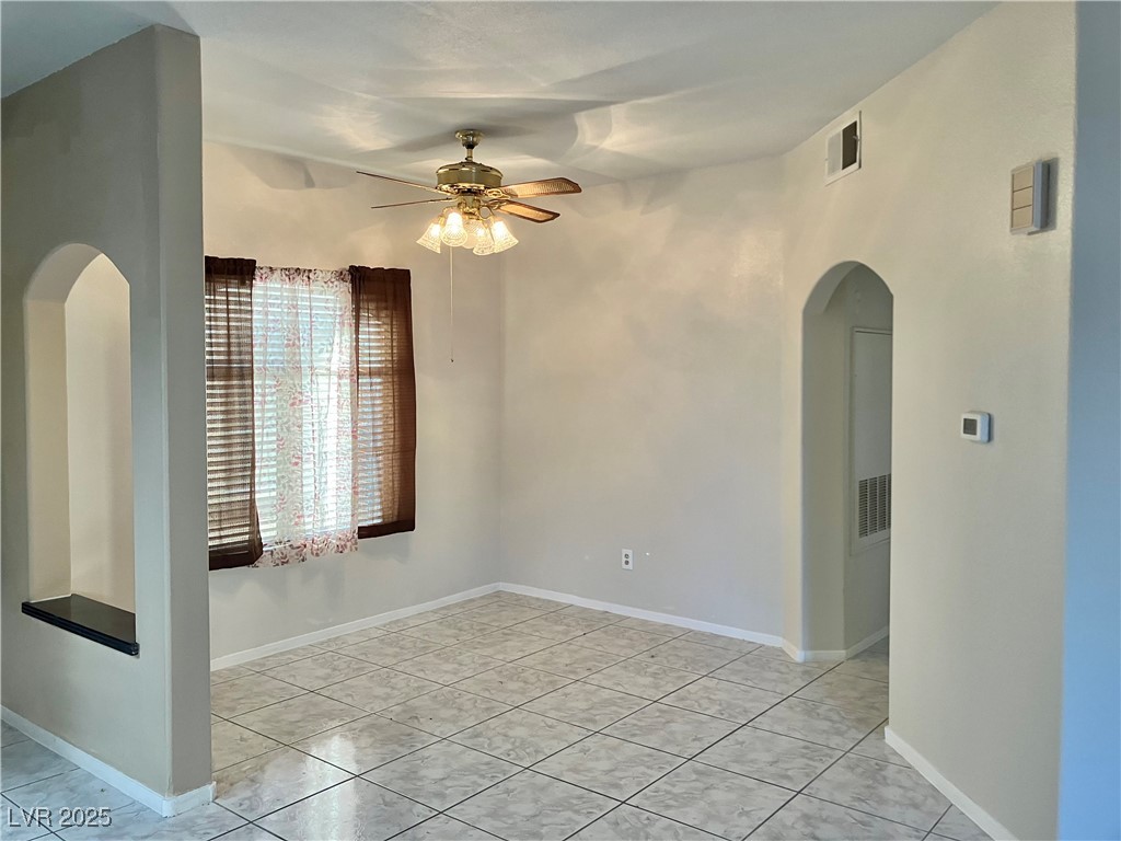 Photo 9 of 35, 2975 Bluegrass Lane #521