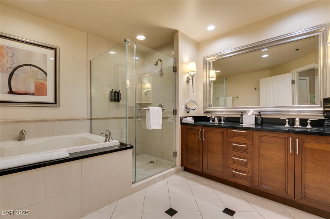 Photo 25 of 33, 135 E HARMON Avenue #3709