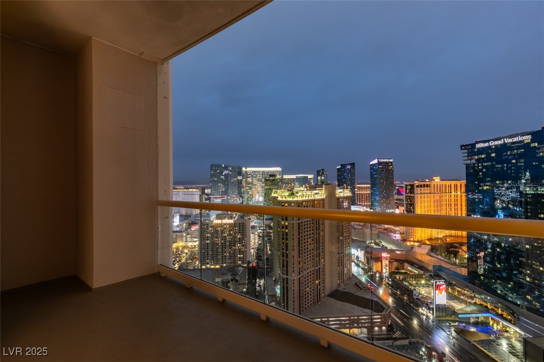 Photo 29 of 33, 135 E HARMON Avenue #3709