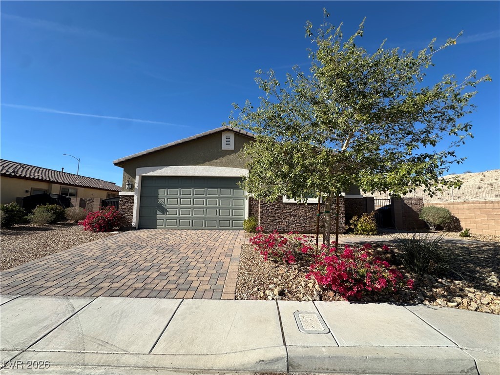Photo 3 of 2040 Port Royal Drive