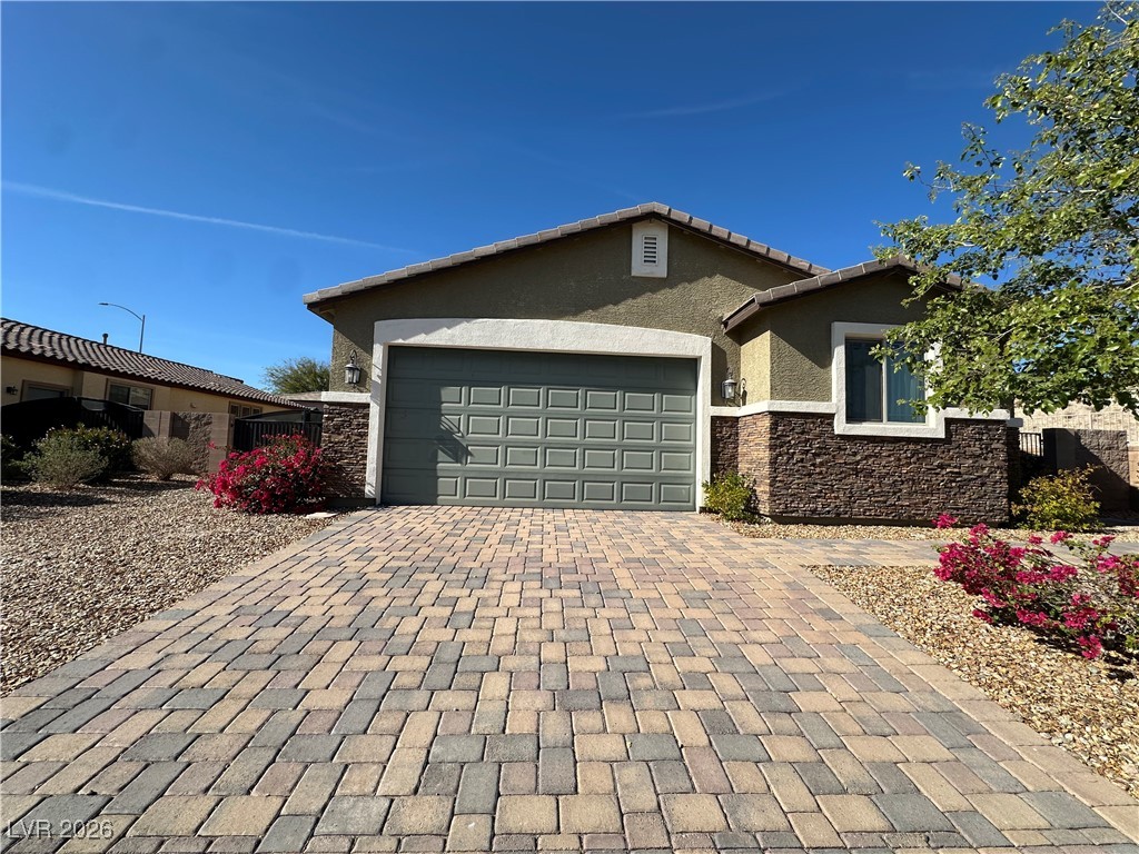 Photo 4 of 2040 Port Royal Drive