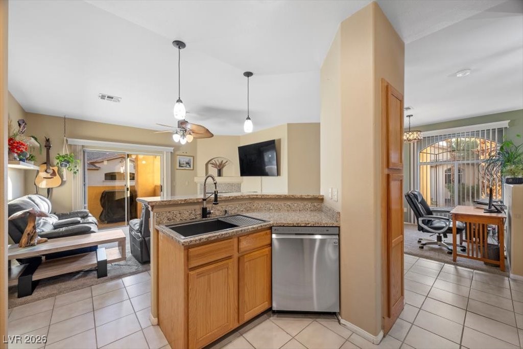 Photo 6 of 28, 2050 W Warm Springs Road #1723