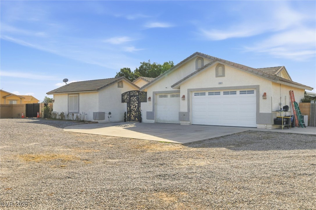 Photo 2 of 2461 E Deerskin Street