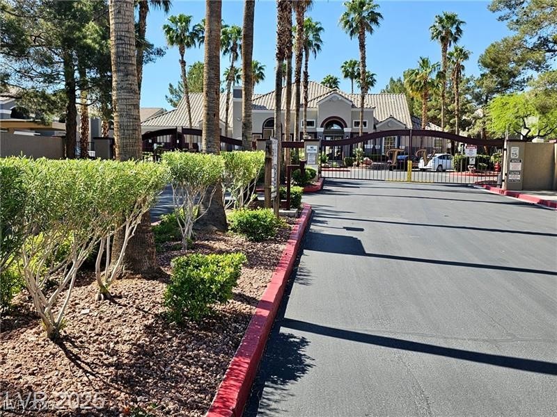 Photo 17 of 18, 5055 W Hacienda Avenue #1161