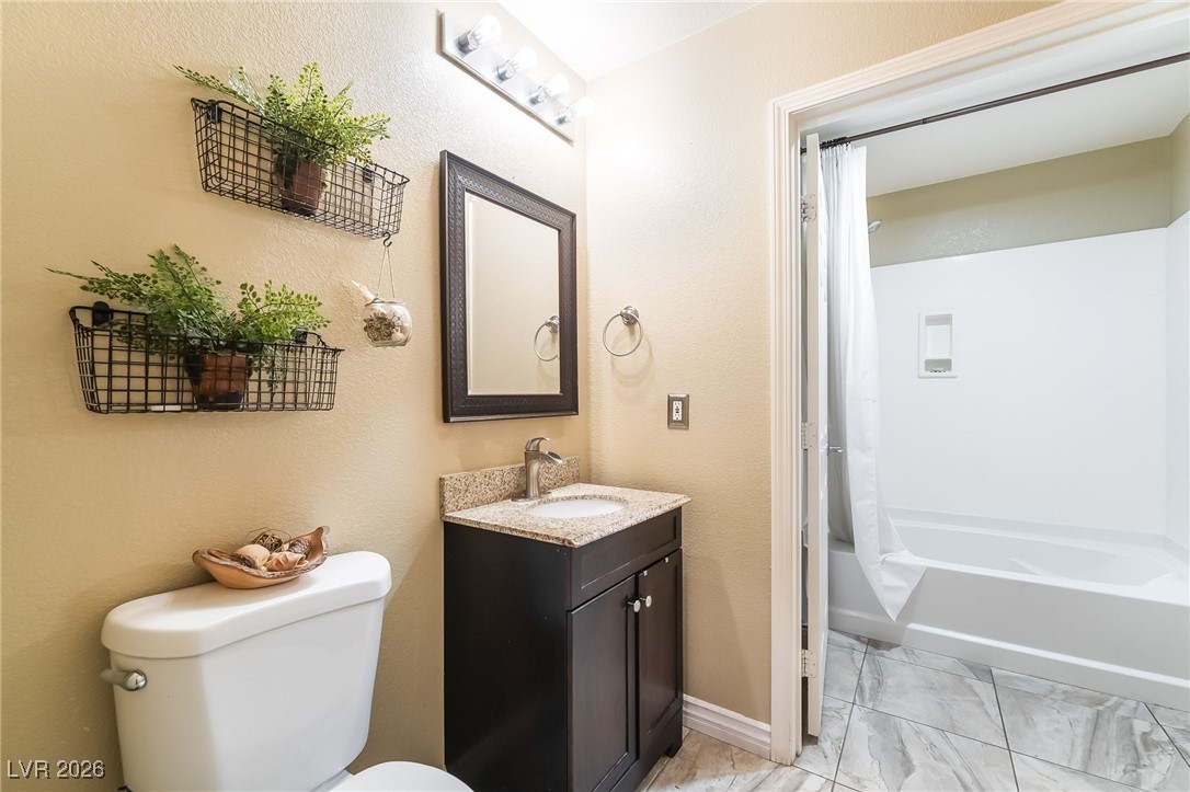 Photo 11 of 28, 35 E Agate Avenue #201
