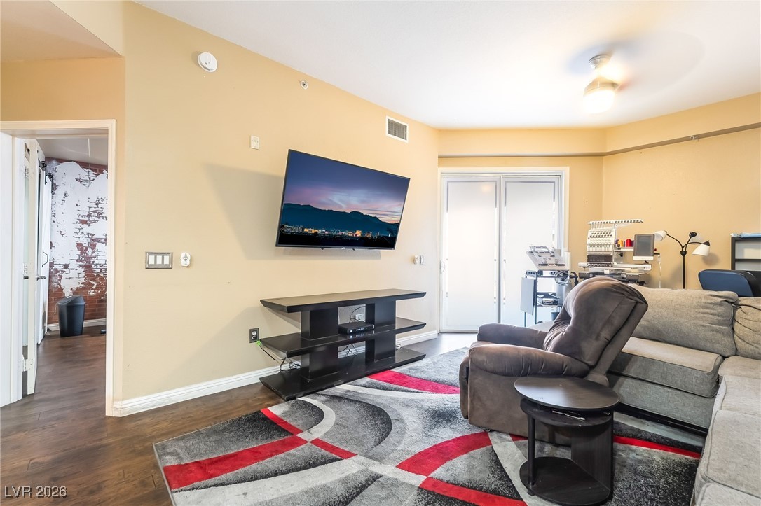 Photo 13 of 28, 35 E Agate Avenue #201