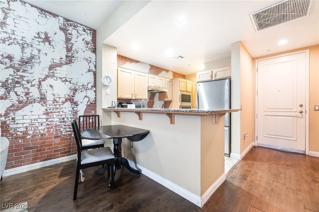 Photo 15 of 28, 35 E Agate Avenue #201