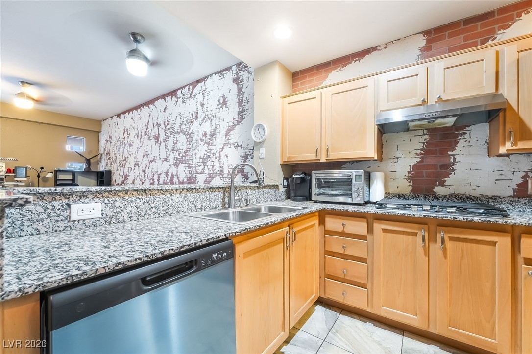 Photo 16 of 28, 35 E Agate Avenue #201