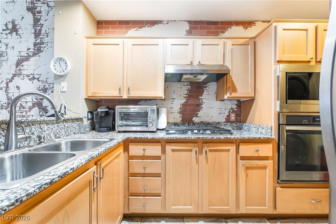 Photo 17 of 28, 35 E Agate Avenue #201