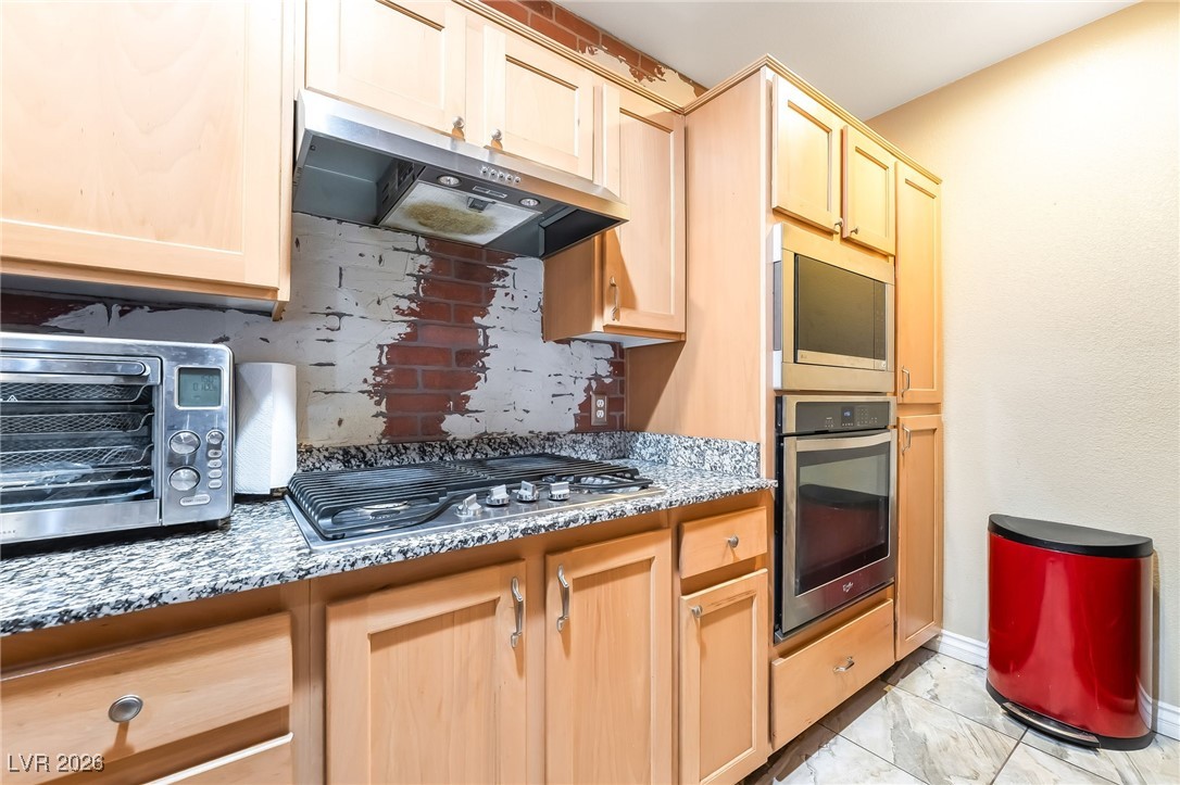 Photo 18 of 28, 35 E Agate Avenue #201