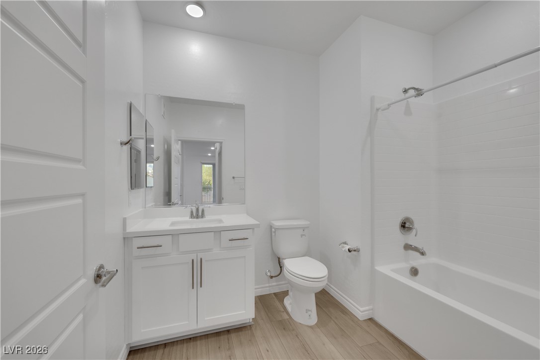 Photo 35 of 40, 2555 Hampton Road #7202