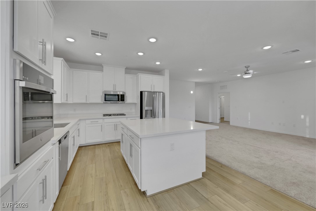 Photo 15 of 40, 2555 Hampton Road #7202
