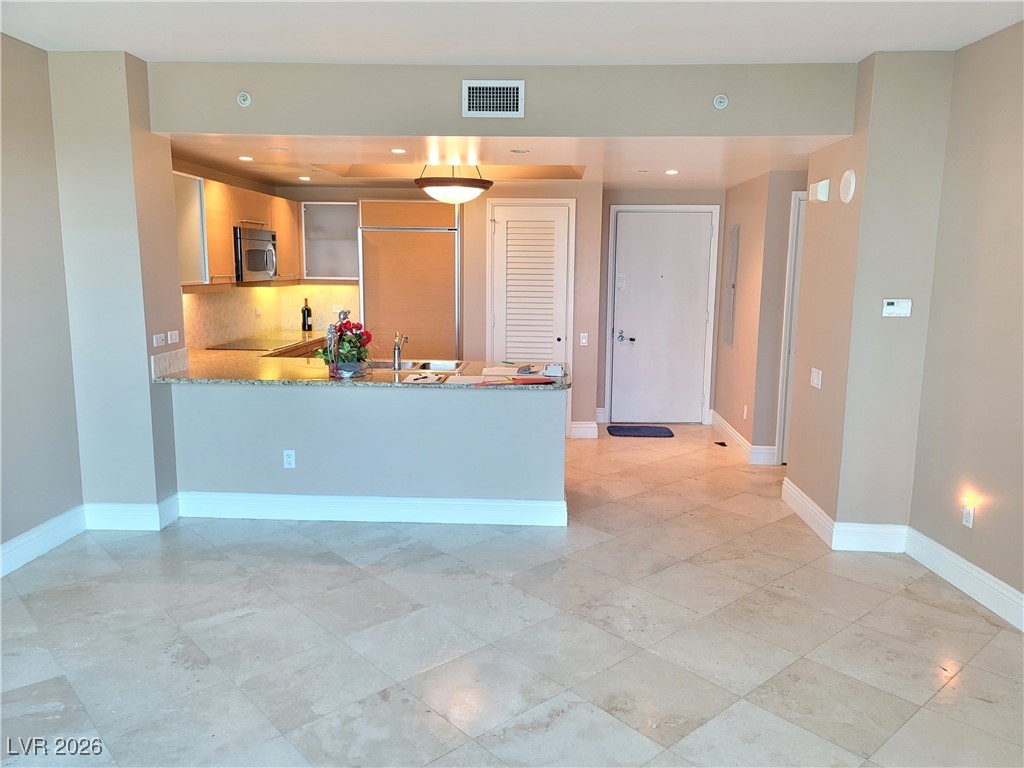 Photo 8 of 32, 322 KAREN Avenue #504