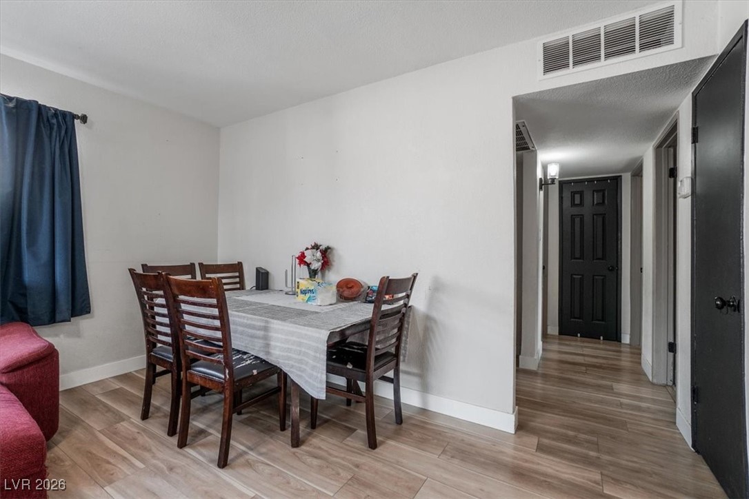 Photo 6 of 30, 3104 Dillon Avenue
