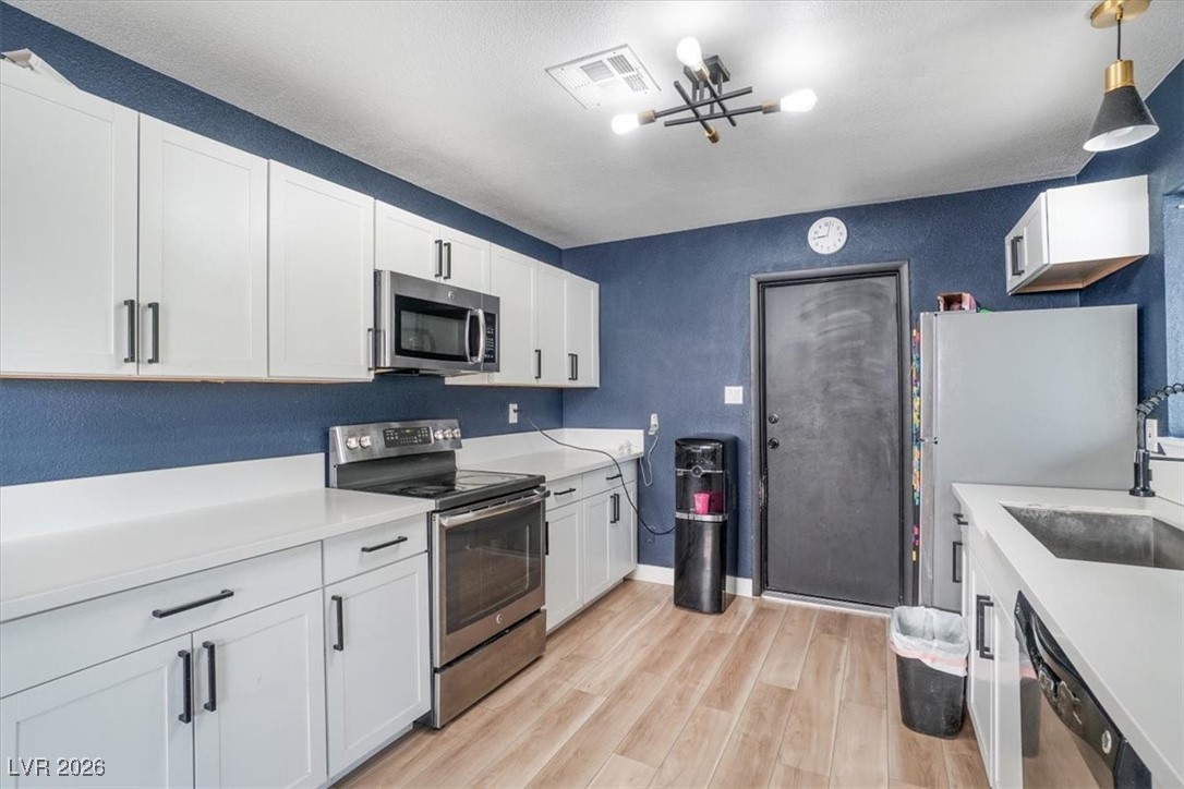 Photo 8 of 30, 3104 Dillon Avenue