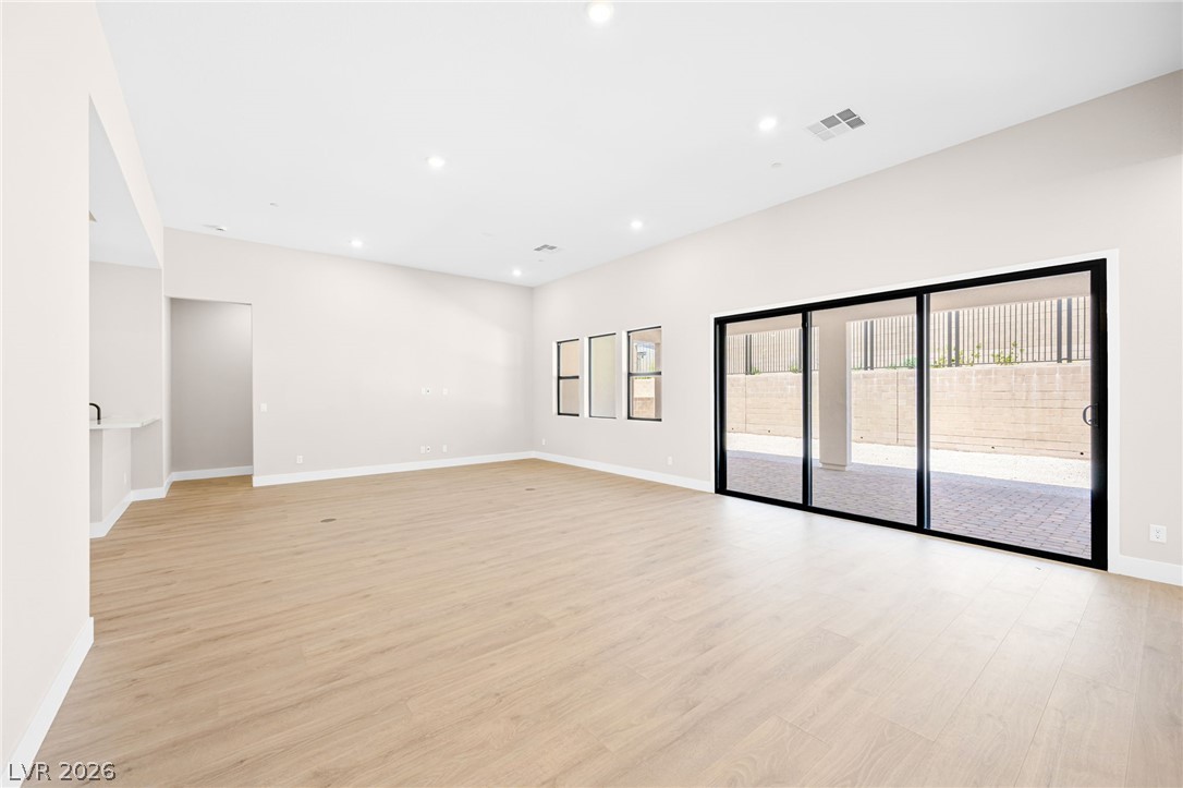 Photo 3 of 525 Stowell Avenue