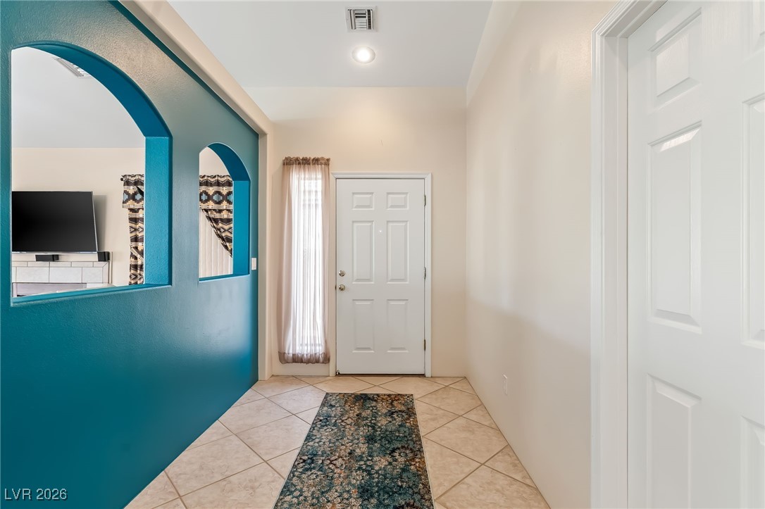 Photo 7 of 47, 1418 Palm Drive