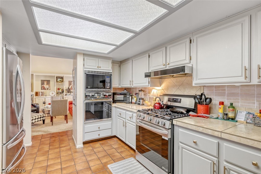 Photo 14 of 33, 3193 La Mancha Way