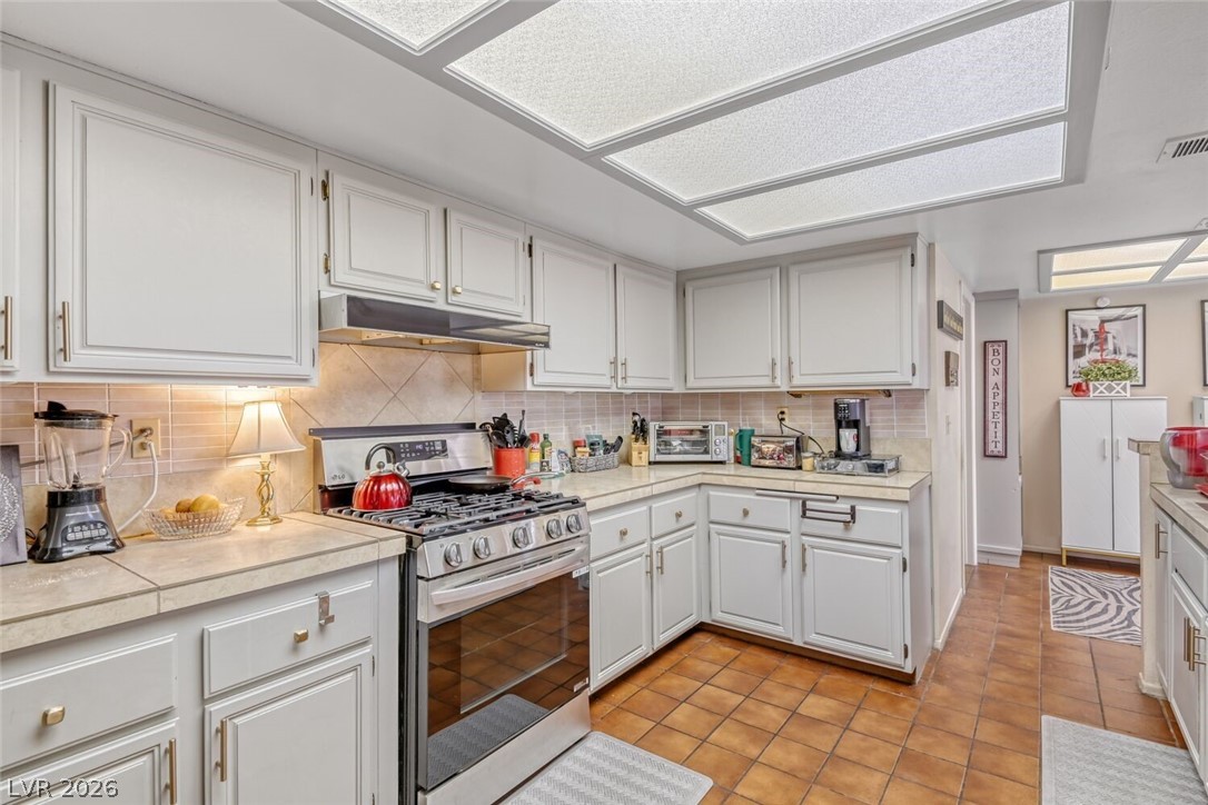 Photo 11 of 33, 3193 La Mancha Way