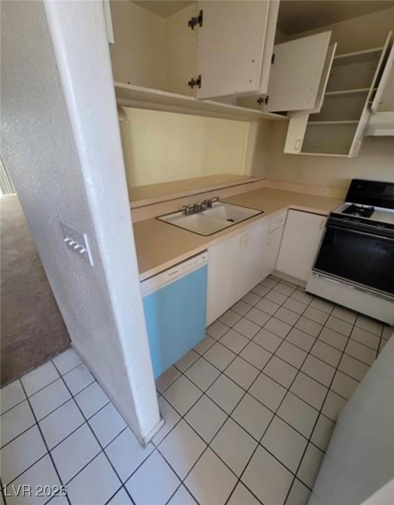 Photo 9 of 46, 5000 Red Rock Street #202