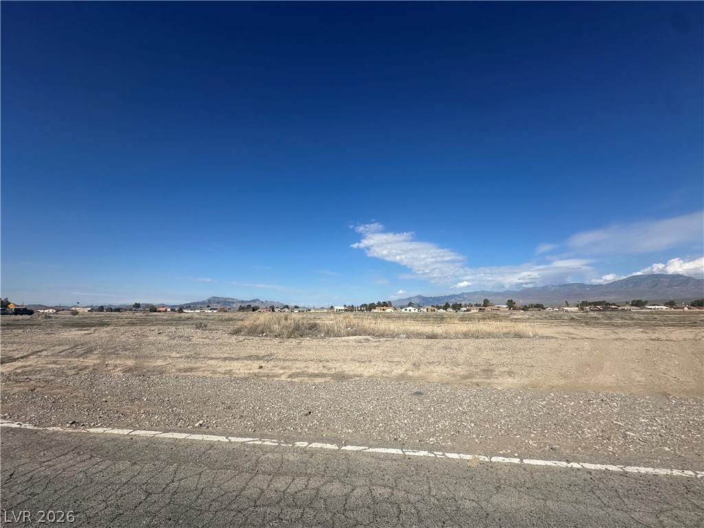 960 E Honeysuckle Street, Pahrump