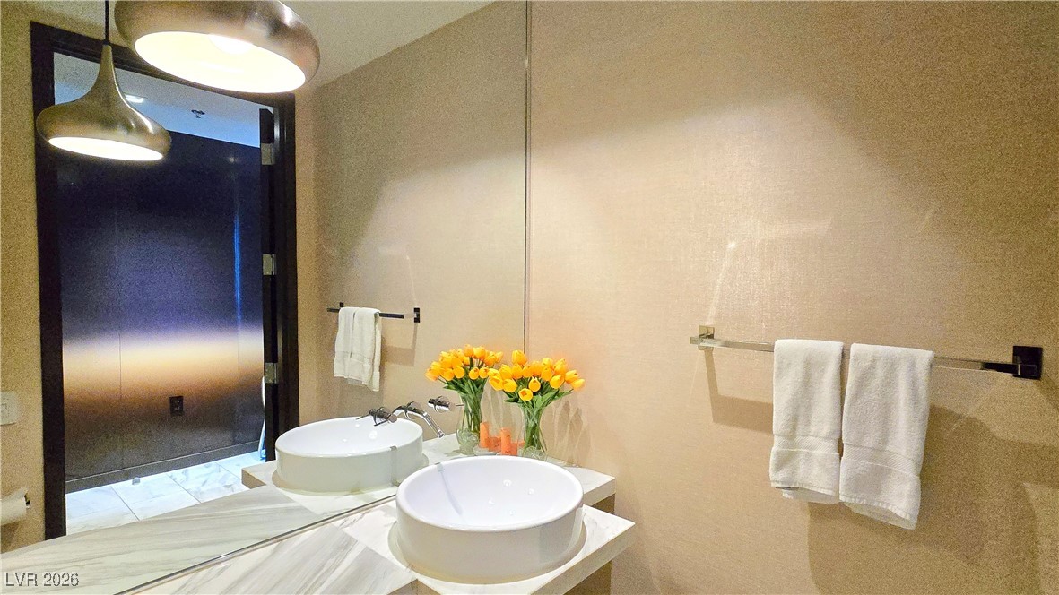 Photo 12 of 30, 4381 W Flamingo Road #3621