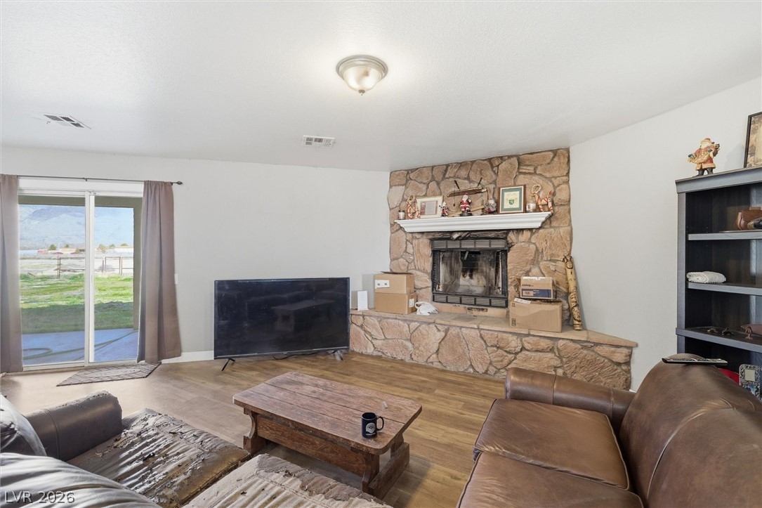 Photo 8 of 31, 2780 W Simkins Road