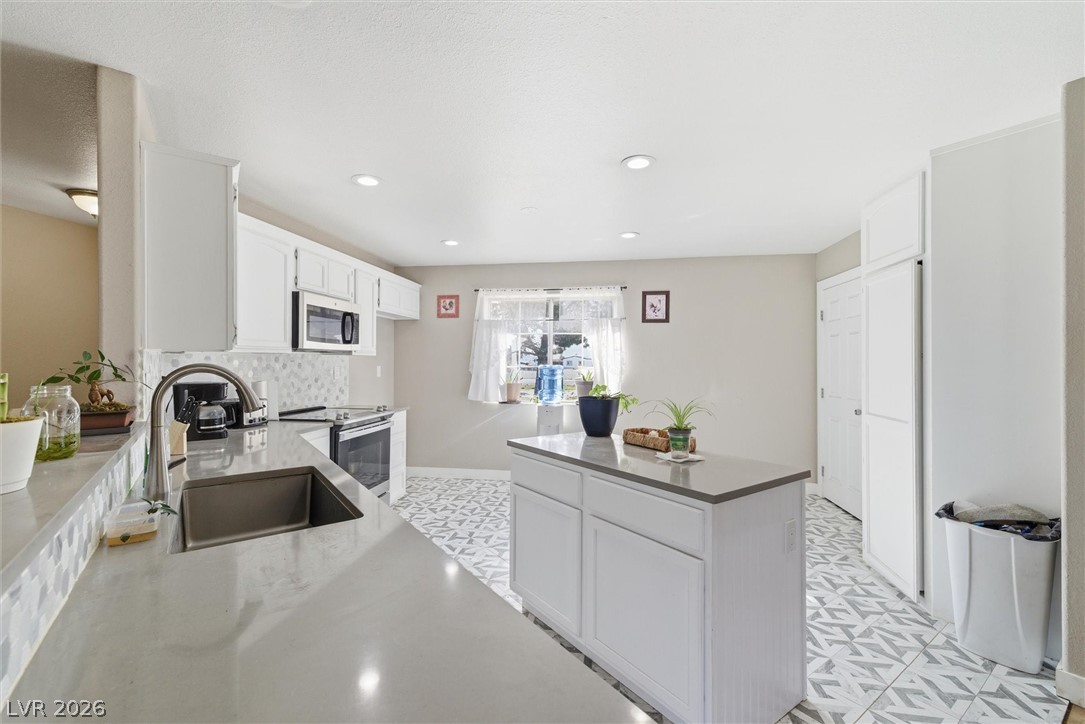Photo 11 of 31, 2780 W Simkins Road