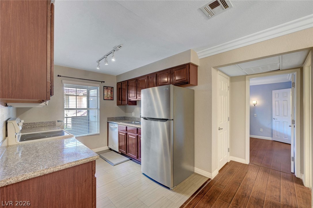 Photo 18 of 52, 2606 S Durango Drive #241