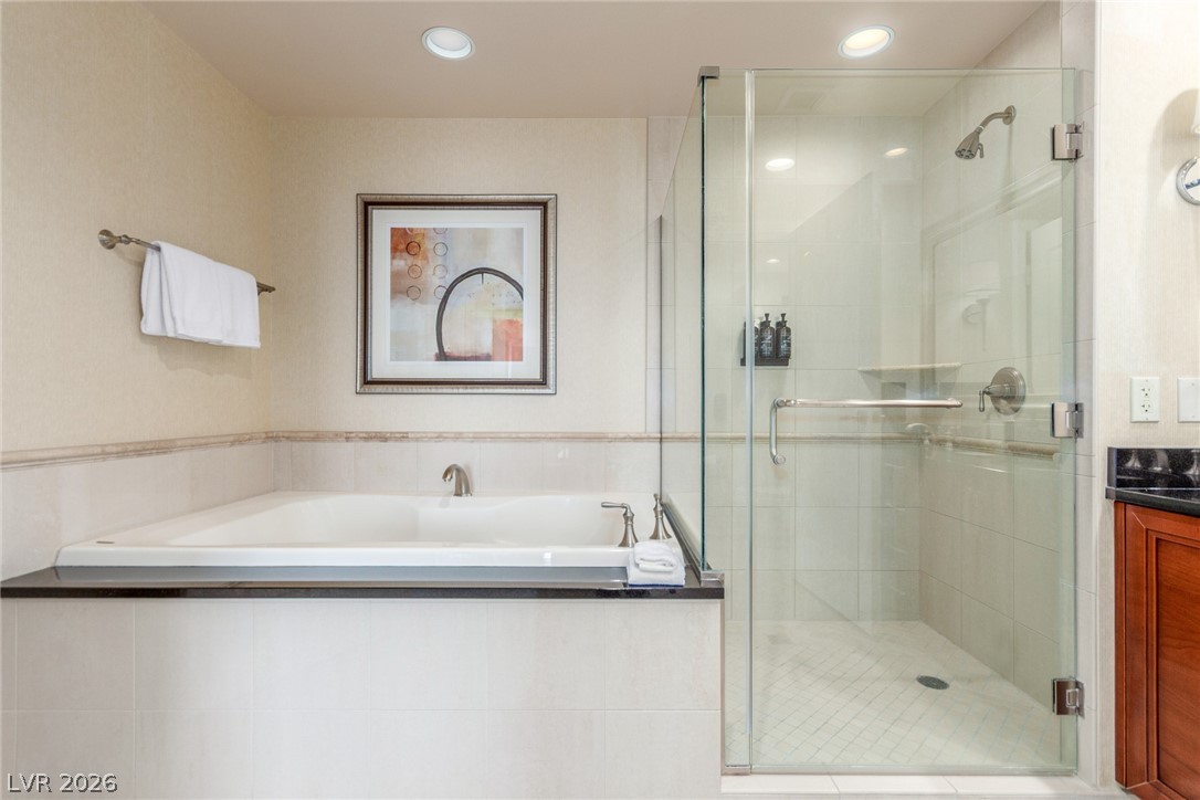 Photo 21 of 28, 125 E Harmon Avenue #2116