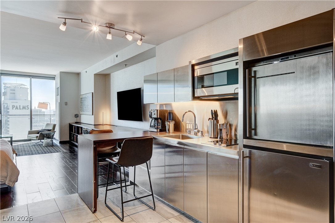 Photo 17 of 42, 4381 W Flamingo Road #2920