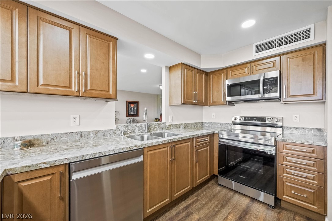 Photo 10 of 43, 3111 Bel Air Drive #8A