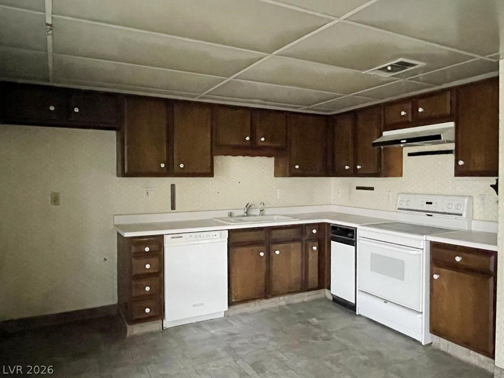 Photo 11 of 25, 636 Brookway Lane