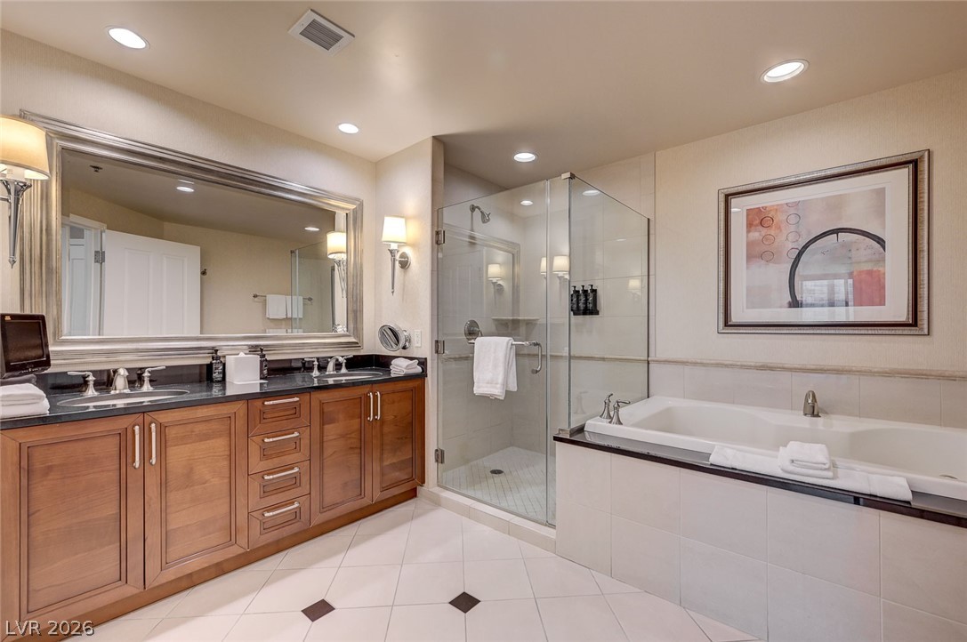 Photo 19 of 31, 125 E Harmon Avenue #1111
