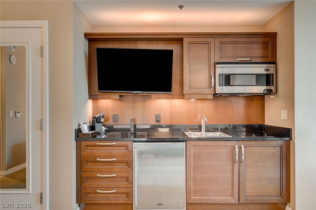 Photo 5 of 125 E Harmon Avenue #1111
