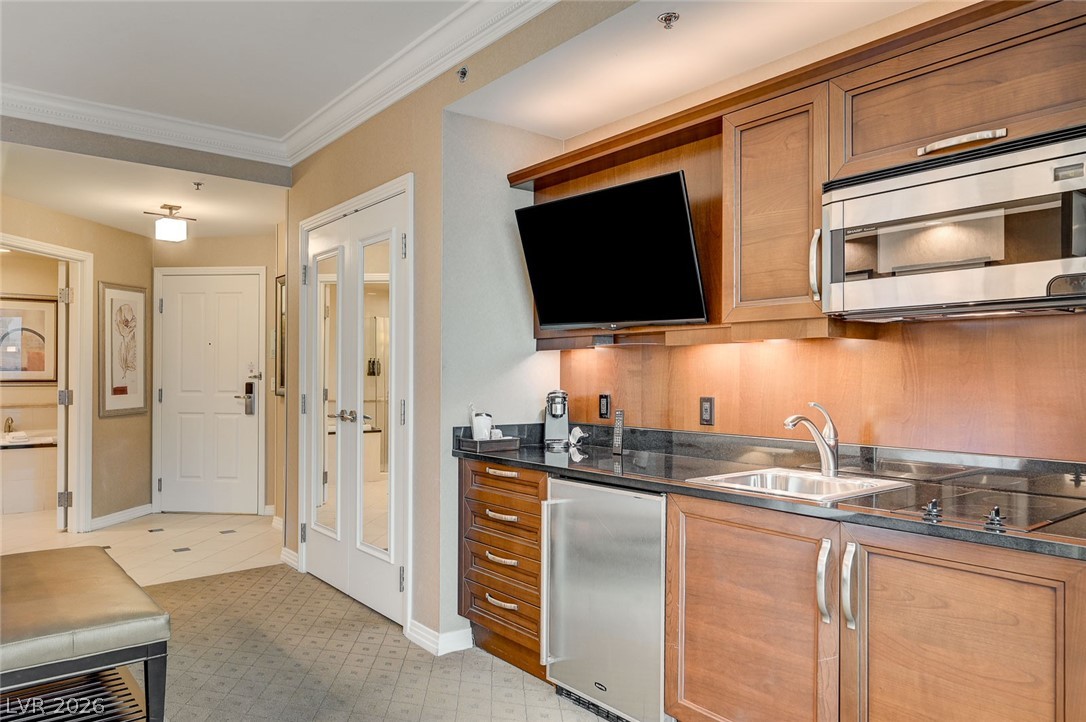 Photo 6 of 31, 125 E Harmon Avenue #1111