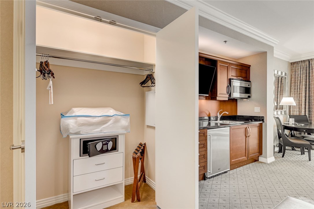 Photo 8 of 31, 125 E Harmon Avenue #1111