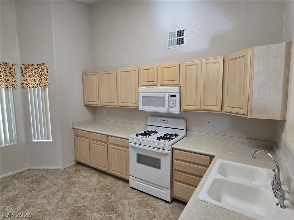 Photo 6 of 36, 3924 Quiet Pine Street #202