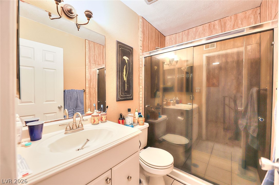Photo 10 of 17, 1500 Hialeah Drive #C