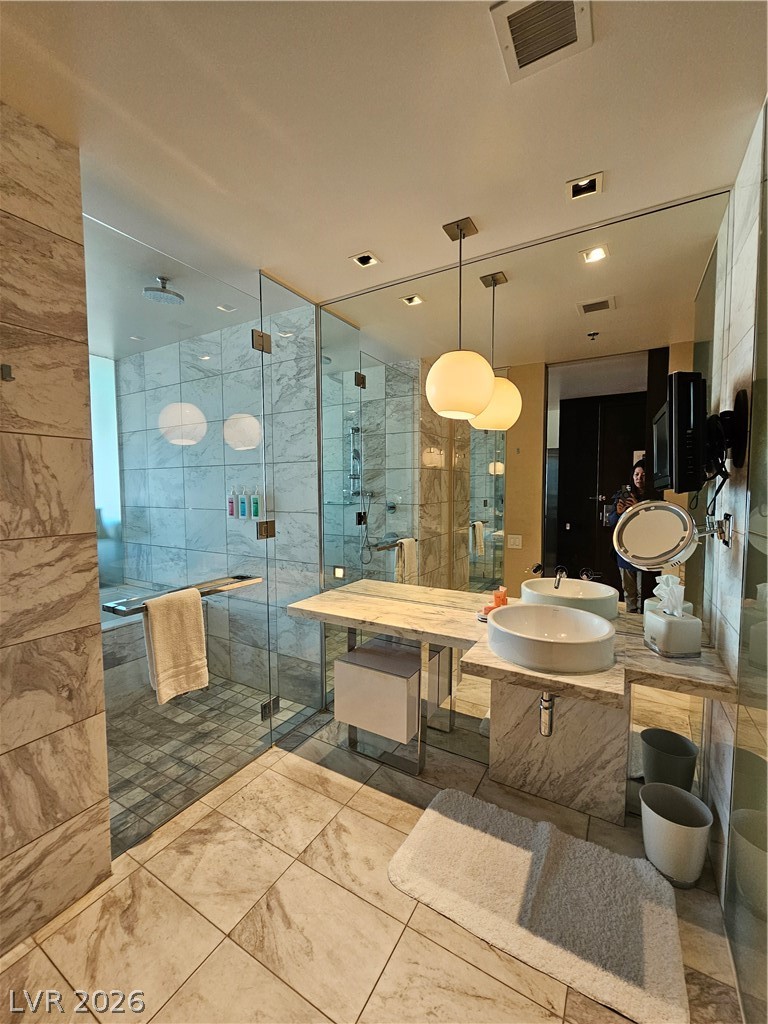 Photo 11 of 14, 4381 W Flamingo Road #2208