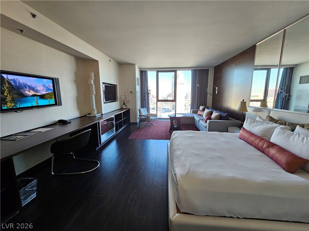Photo 6 of 14, 4381 W Flamingo Road #2208