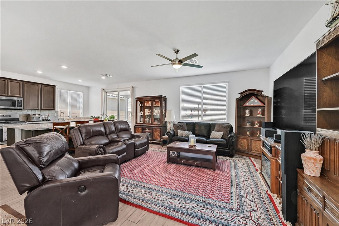 Photo 6 of 28, 1102 Edel Hest Avenue