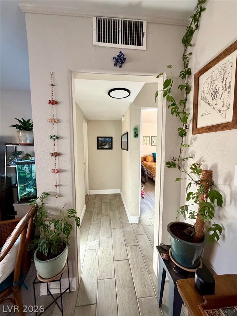 Photo 6 of 25, 1622 Thelma Lane