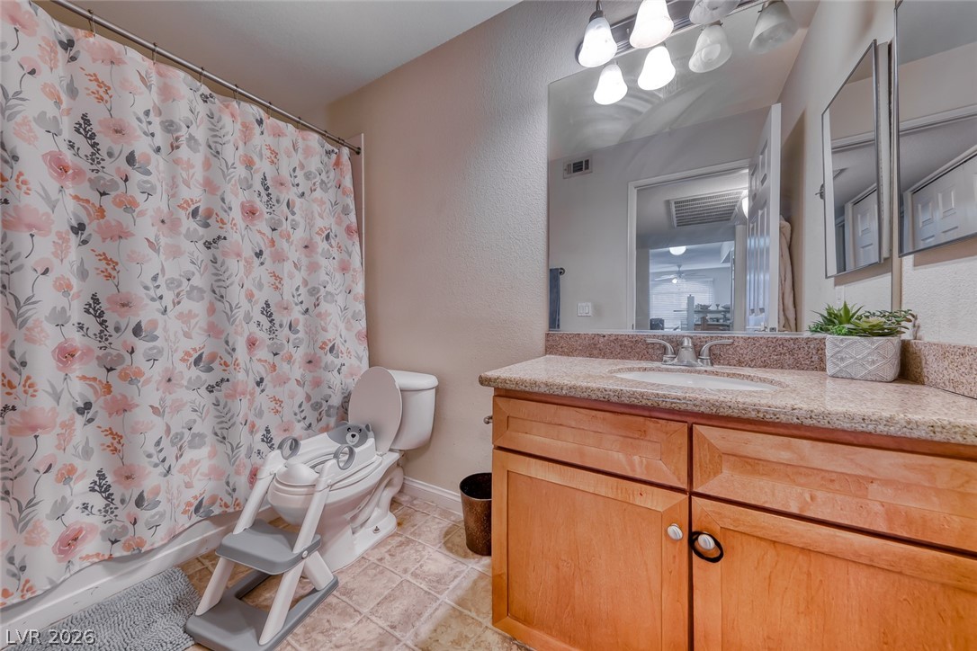Photo 13 of 20, 4400 S Jones Boulevard #2061