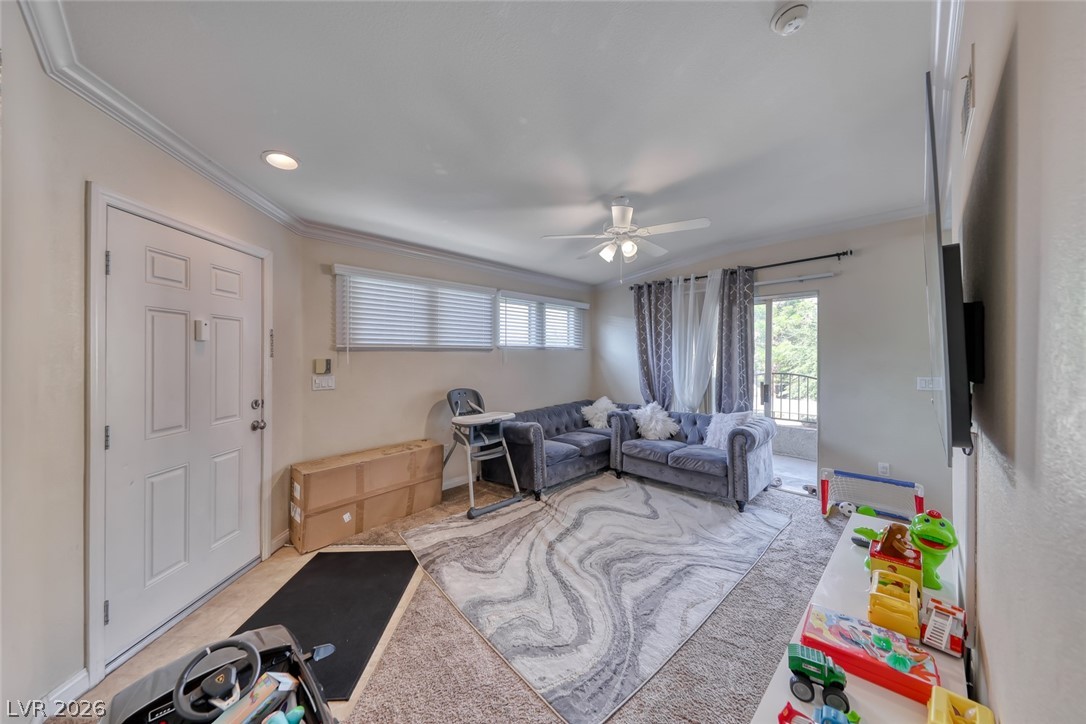 Photo 6 of 20, 4400 S Jones Boulevard #2061