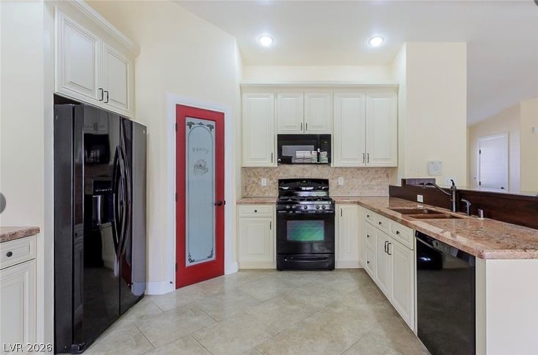 Photo 2 of 1073 Featherwood Avenue