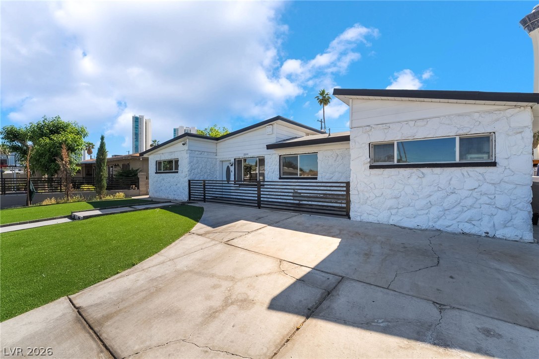 Photo 3 of 2200 Santa Ynez Drive